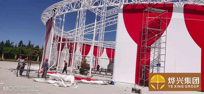918博天堂-新疆喀什马戏团膜结构表演馆进入装膜阶段
