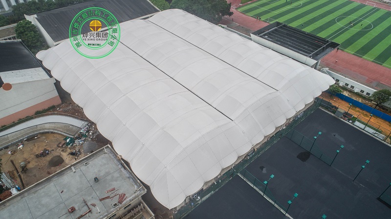 广西大学网球场膜结构一角
